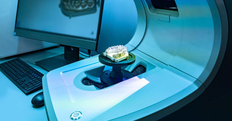 3D scanner creating virtual replica of model